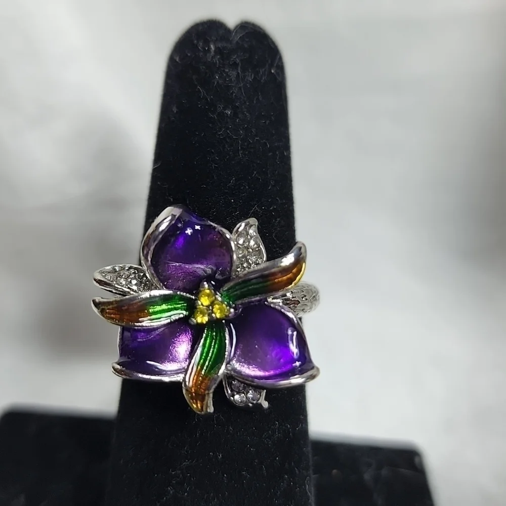 🎄NWOT STERLING SILVER FLOWER RING🎄